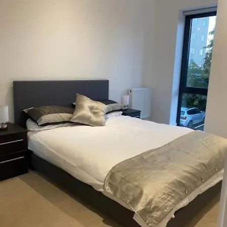 Brand New Luxury Apartment With Free Parking And Gym Solihull Exterior photo
