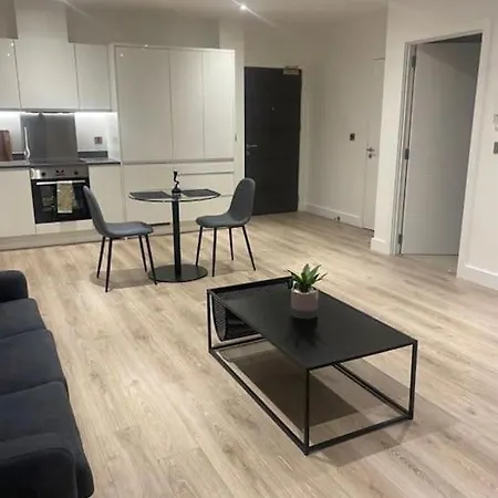 Brand New Luxury Apartment With Free Parking And Gym Solihull Exterior photo