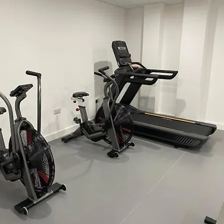 Brand New Luxury Apartment With Free Parking And Gym Solihull Exterior photo