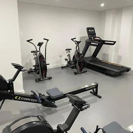 Brand New Luxury Apartment With Free Parking And Gym Solihull Exterior photo