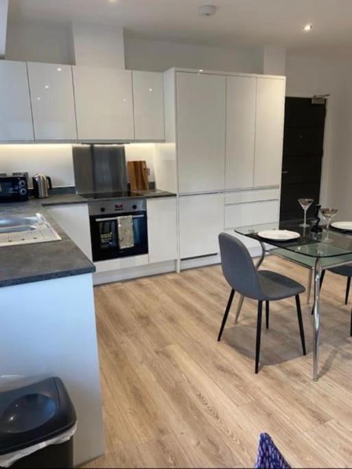 Brand New Luxury With Free Parking And Gym Apartment *