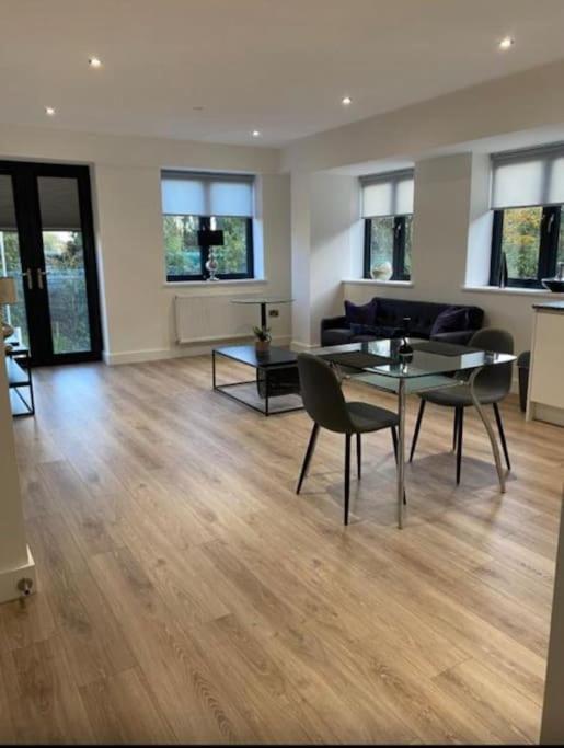 Apartment Brand New Luxury With Free Parking And Gym