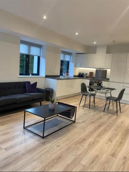 Apartment Brand New Luxury With Free Parking And Gym Solihull