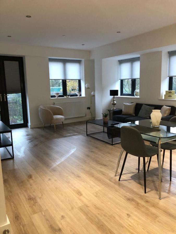 Apartment Brand New Luxury With Free Parking And Gym *