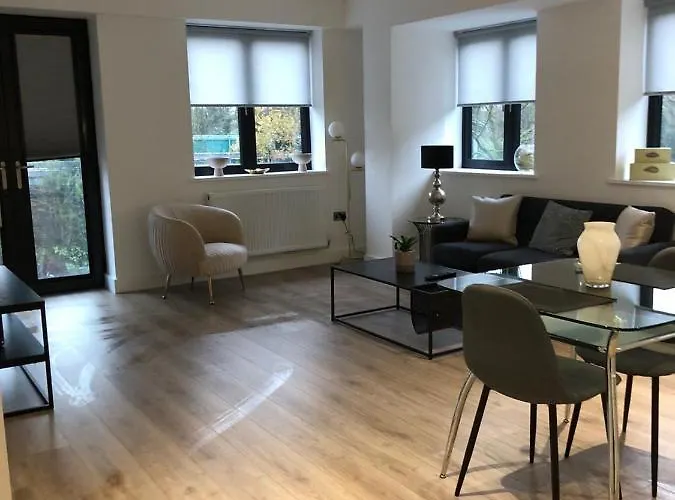 Brand New Luxury Apartment With Free Parking And Gym